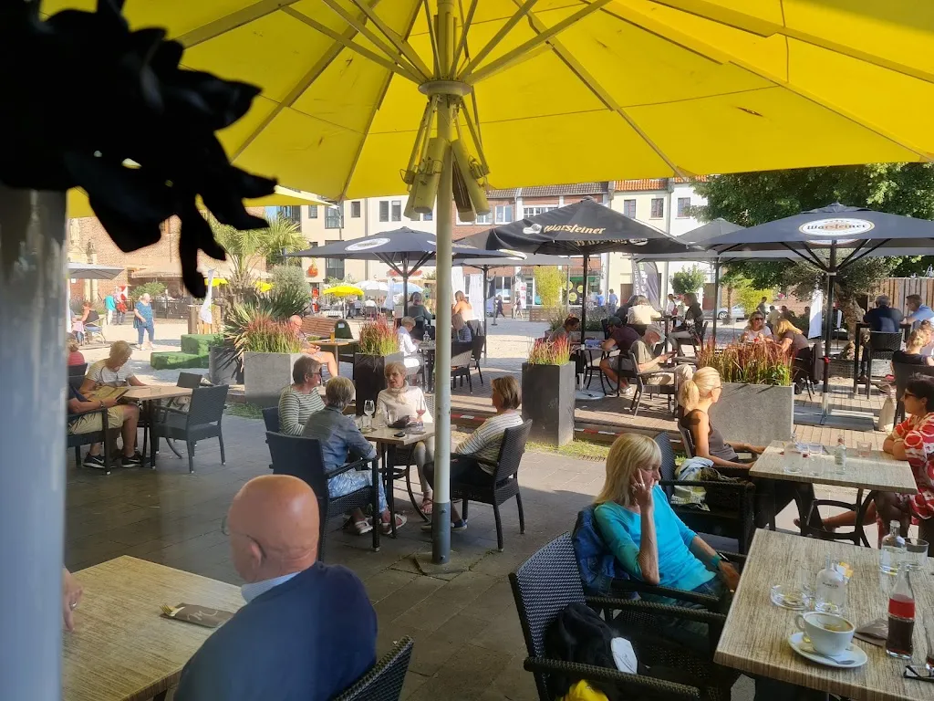 Cafe & Bistro Mango restaurant in Kalkar