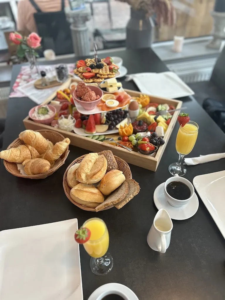 Pama's Cafe_Kamen_slider_image_2