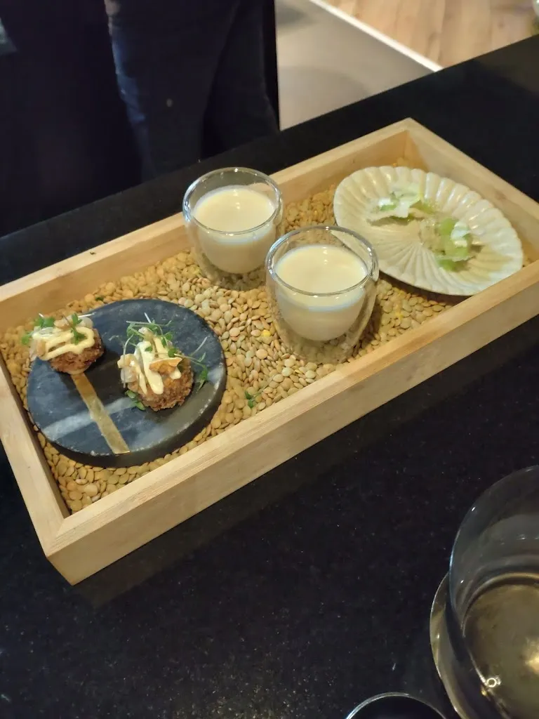 András Botond Dézsenyi_MOD - by Sven Nöthel_Duisburg_review