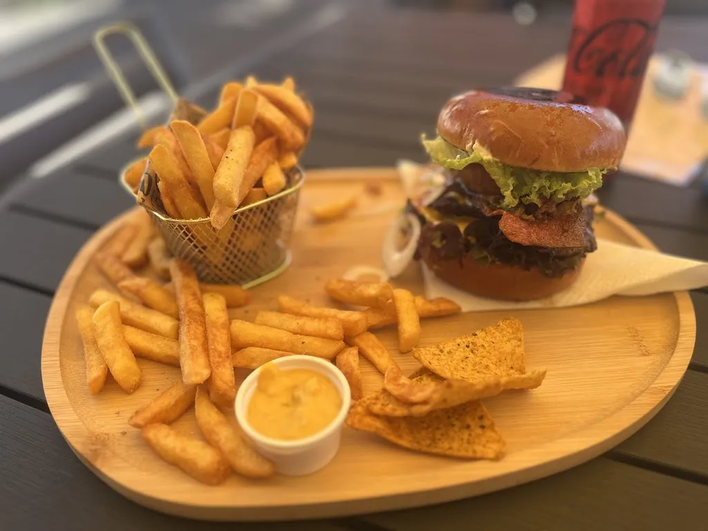 Matthias Mylius_Warehouse Burgers_Reken_review