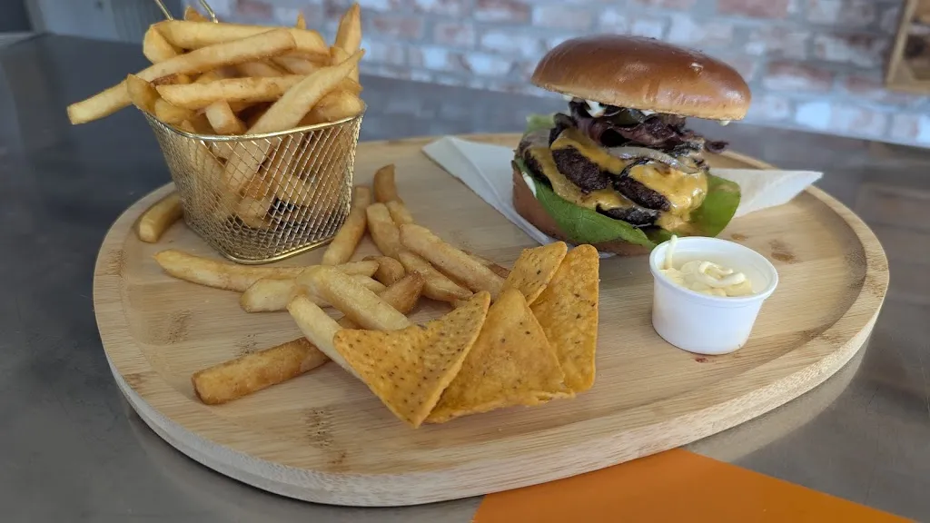 Warehouse Burgers_Reken_slider_image_3