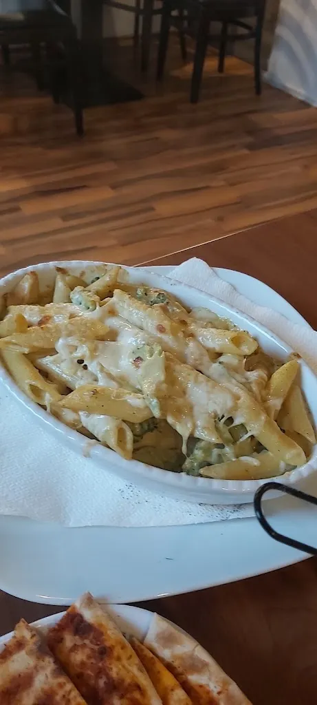 Holly Barclay_M&C Döner Pizza burger_Königswinter_review