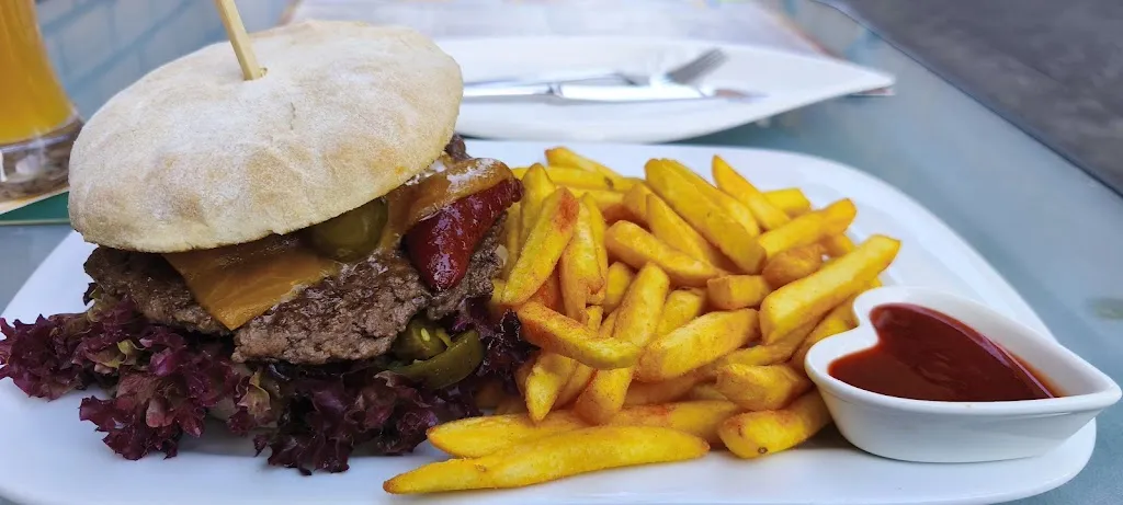 Apache Burger Grill & Zum Pittermännchen_Königswinter_slider_image_3