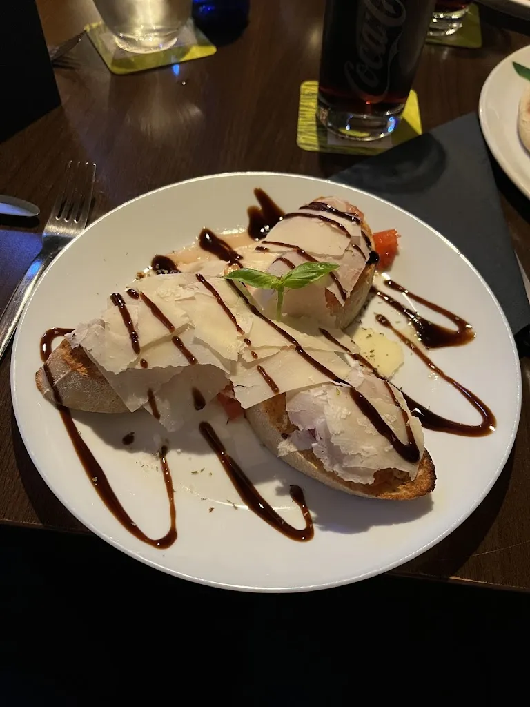 M W (Crayx3)_Restaurant Alta Riva_Lage_review