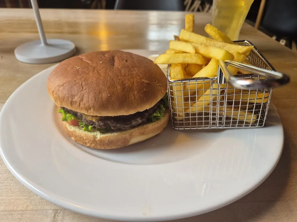 Sv. Mu._Schwarzes Pferd_Krefeld_review