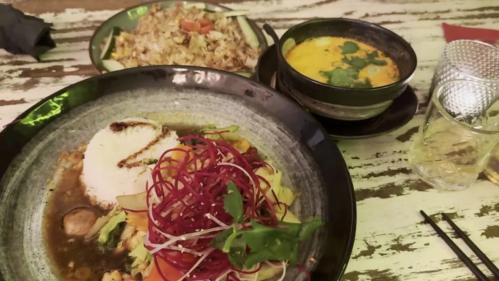 Nu Quisine - Vietnam Fusion Food and Sushi restaurant in (Rheinland)