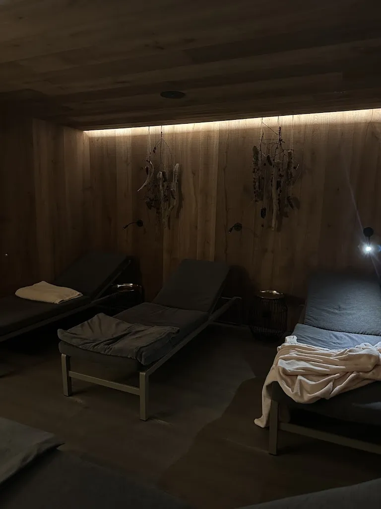 Alina Shved_VIER Studios & Restaurant_Austria_review