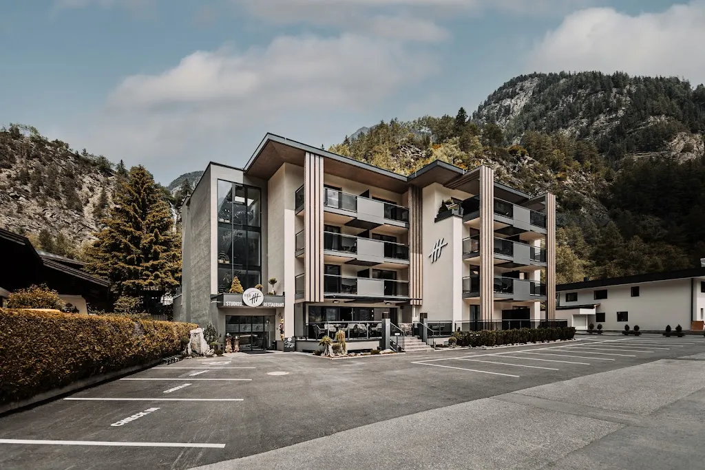 VIER Studios & Restaurant_Austria_slider_image_1