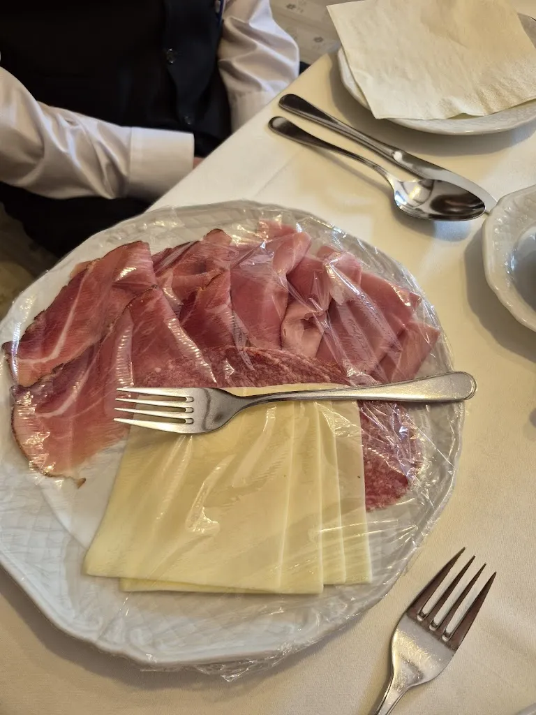 Diego Grummt_Hotel-Restaurant Dorfstuben, Inhaber Christoph Knicker_Löhne_review