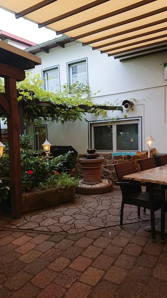 Hotel-Restaurant Hessischer Hof Knieling ristorante a (Wohra)