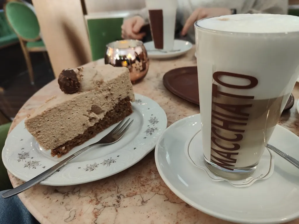 Manuela Timpe_Café Berlage_Lügde_review