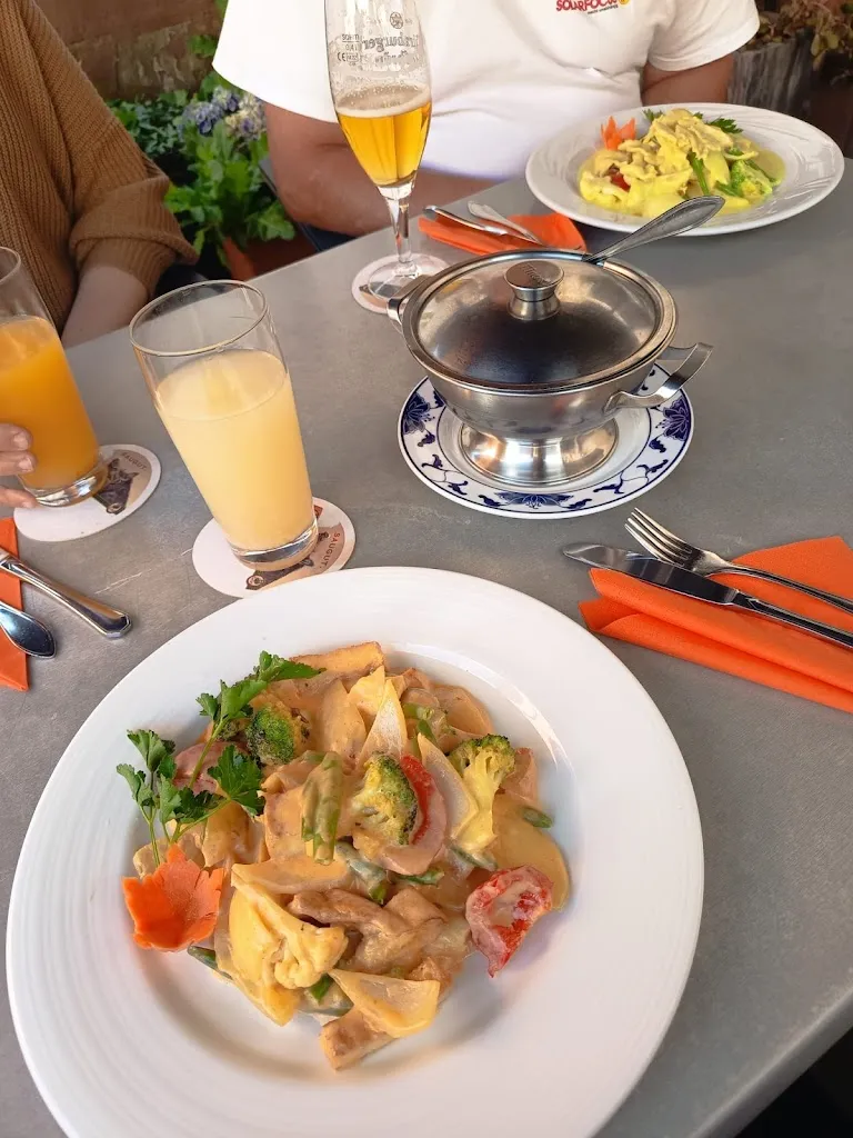 Vanessa H_Asia Haus_Main_review