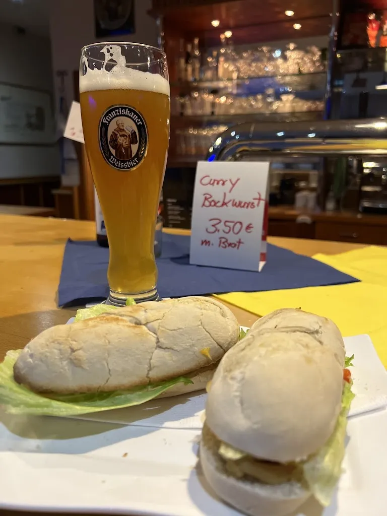 Maxi Geist_Cafe La Belle_Main_review