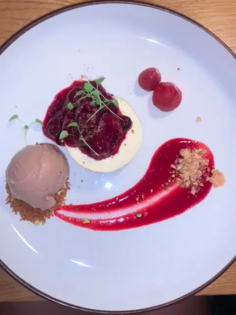 monica montagne_Postwagen Zum Ratskeller_Aachen_review