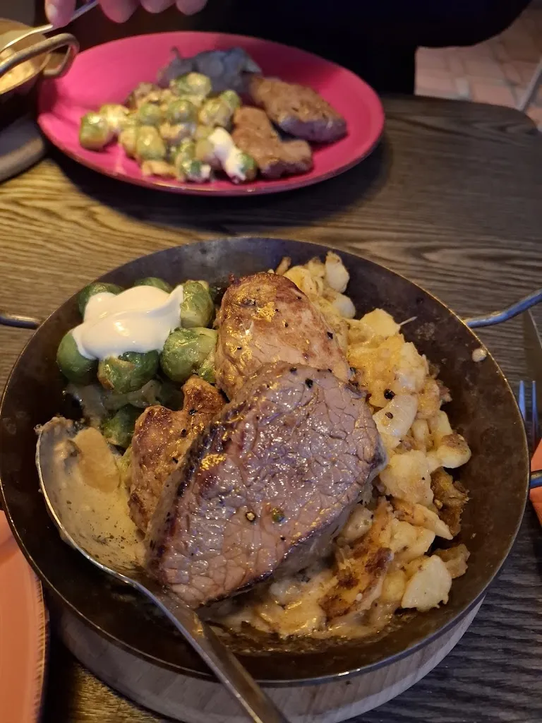 die Uschi_Zum Hubertus Inh. Michael Schlottke Bundeskegelbahnen, Gesellschaftsräume, Biergarten_Lünen_review