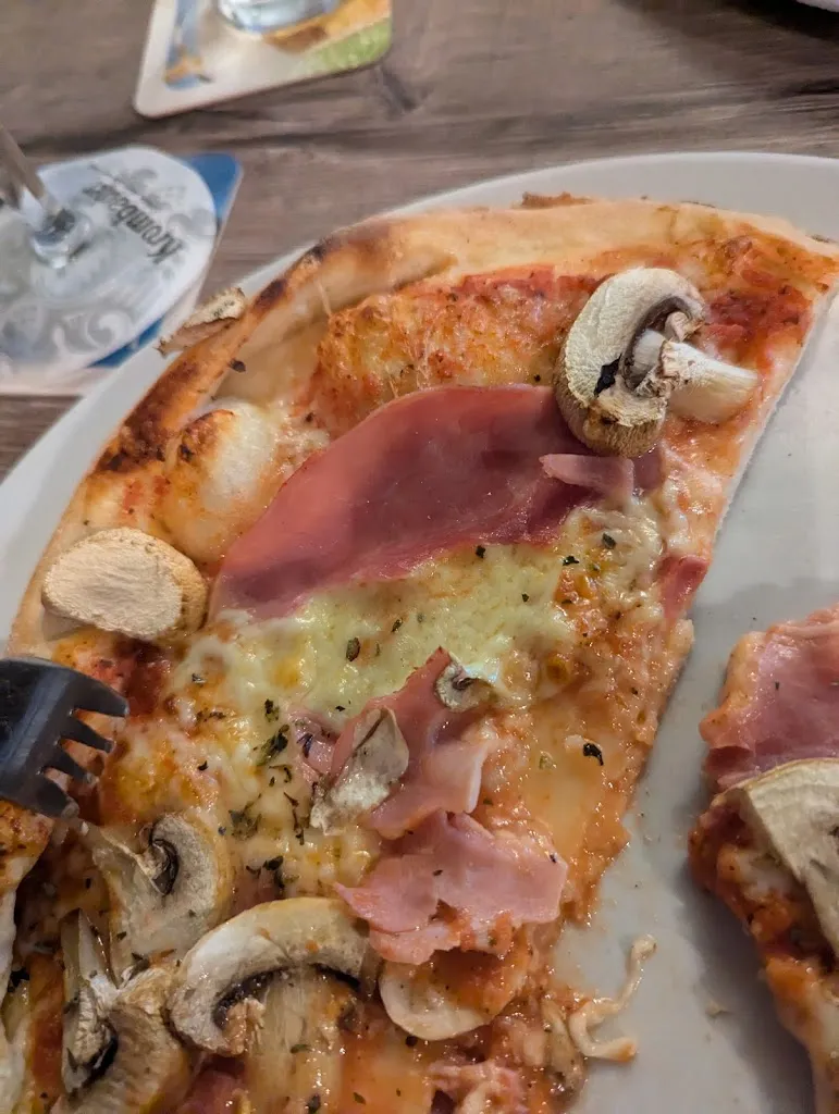 Pizzeria La Piccola_Medebach_slider_image_2