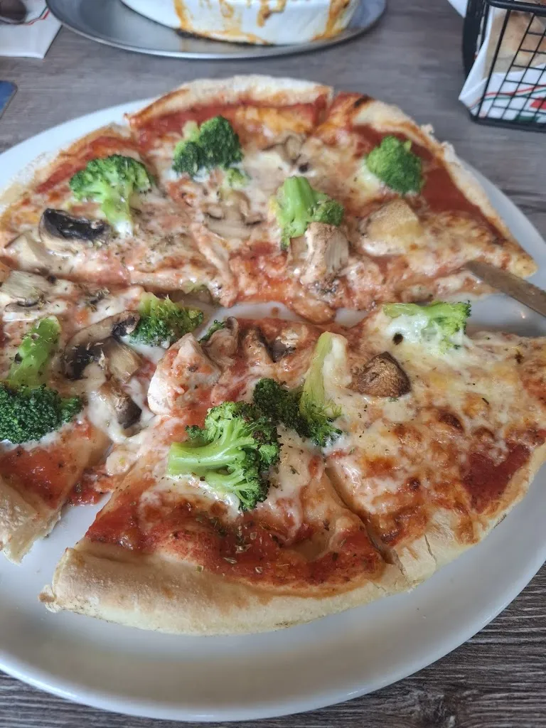 Pizzeria La Piccola_Medebach_slider_image_3