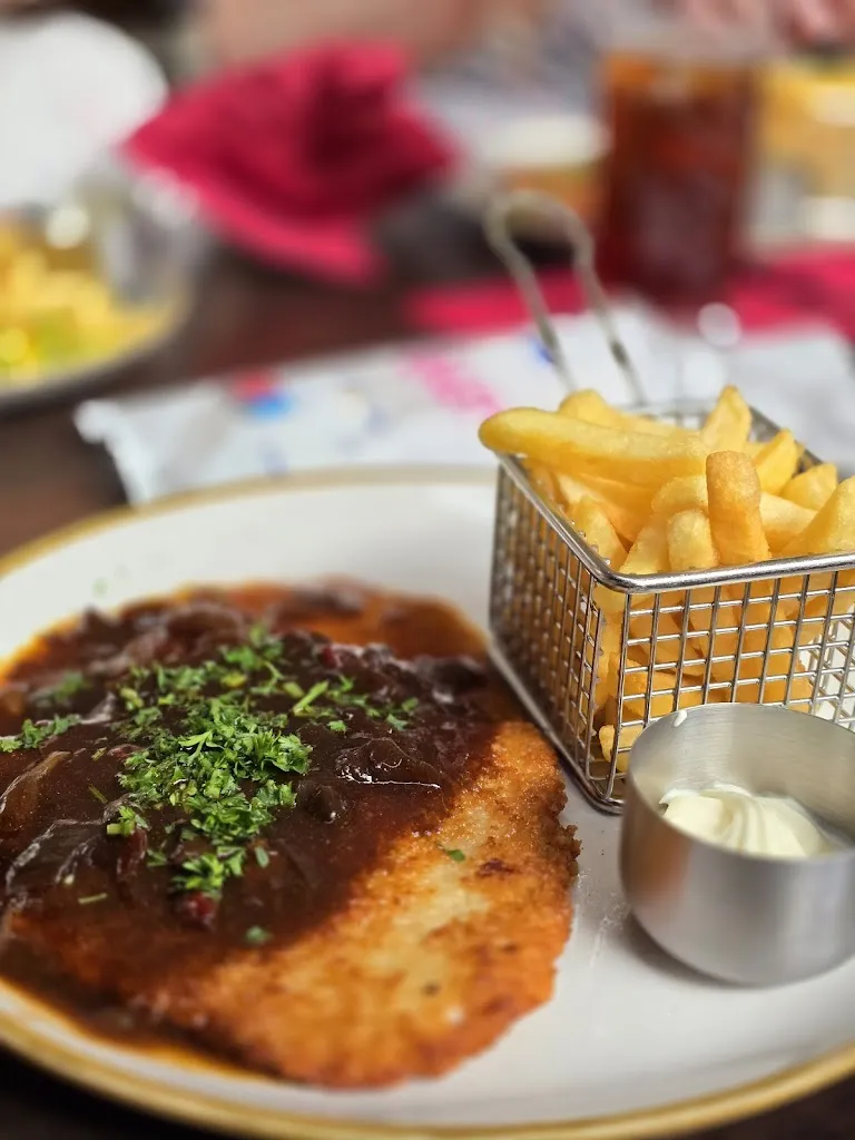 William Peters_Family Grill_Medebach_review