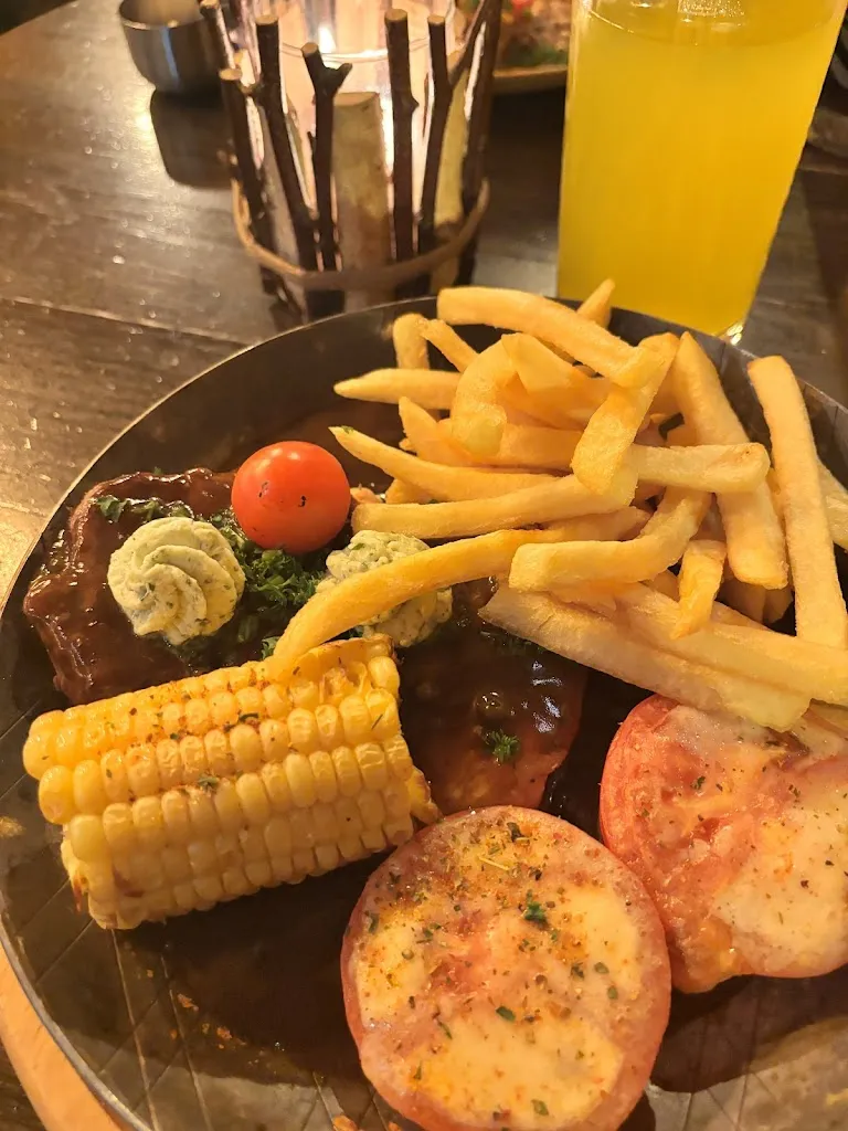 Daisy Djina Kerste ev Dor_Family Grill_Medebach_review