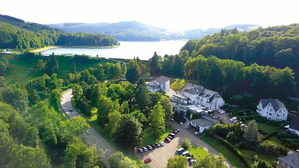Hotel Hennedamm restaurant in Meschede