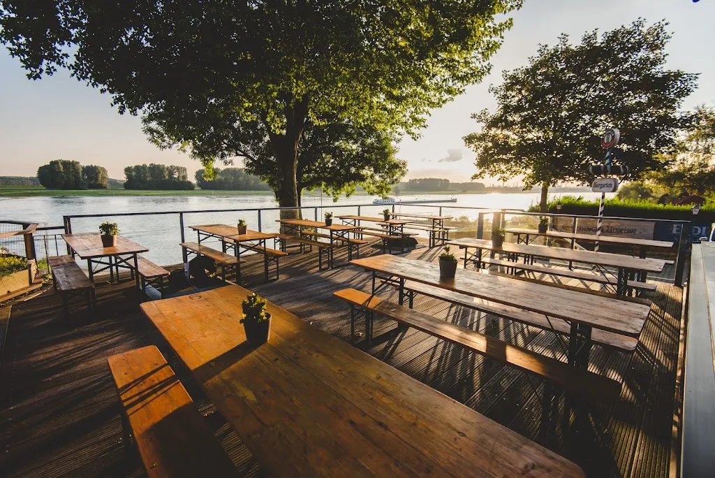 Haus Rheinblick Familie Ott restaurant in Rhein