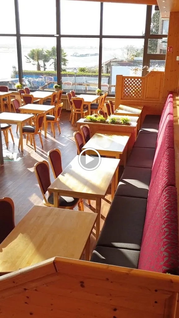 Haus Rheinblick Familie Ott_Rhein_slider_image_2