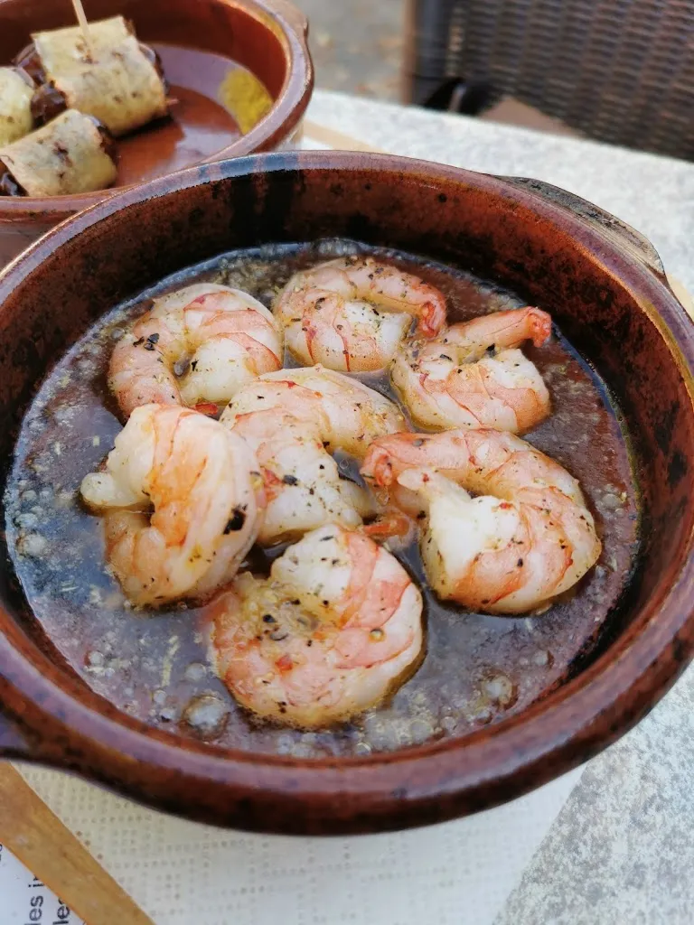 Laura Adjana_Descanso_Much_review