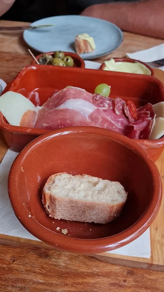 Descanso restaurant in Much