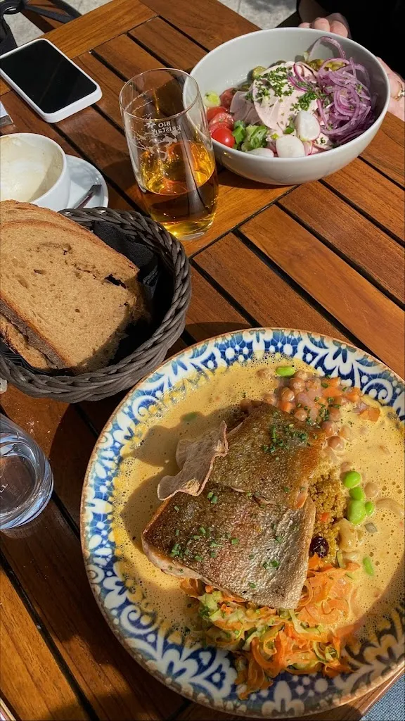 Karolina_TONIs by Wenisch_Straubing_review