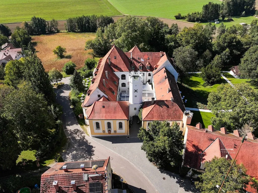 Schlossgut Tunzenberg restaurant in Mengkofen