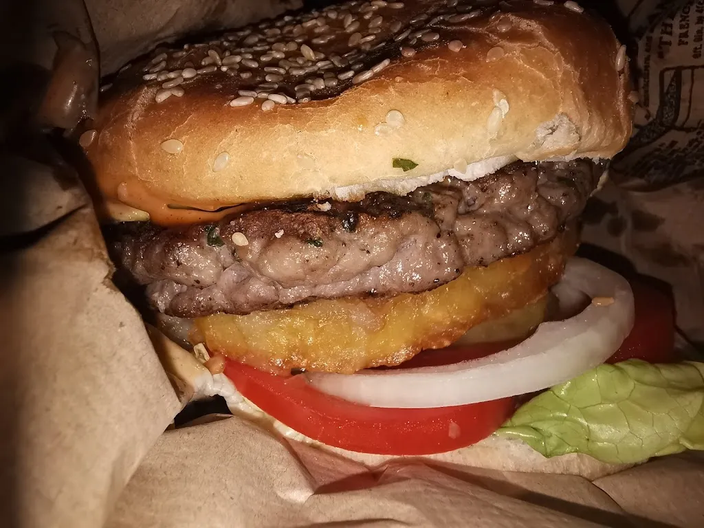 Lighthouse Projects Ltd Edwin Blok_Manny's American Bar_Giebelstadt_avis