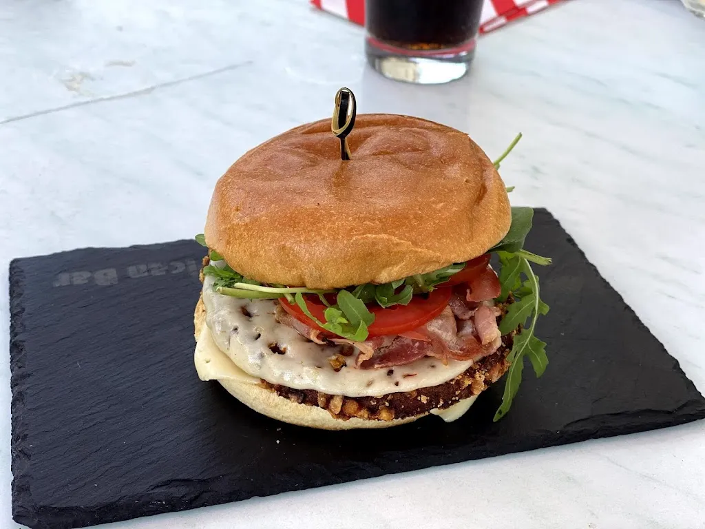 Cie Kay_Manny's American Bar_Giebelstadt_avis