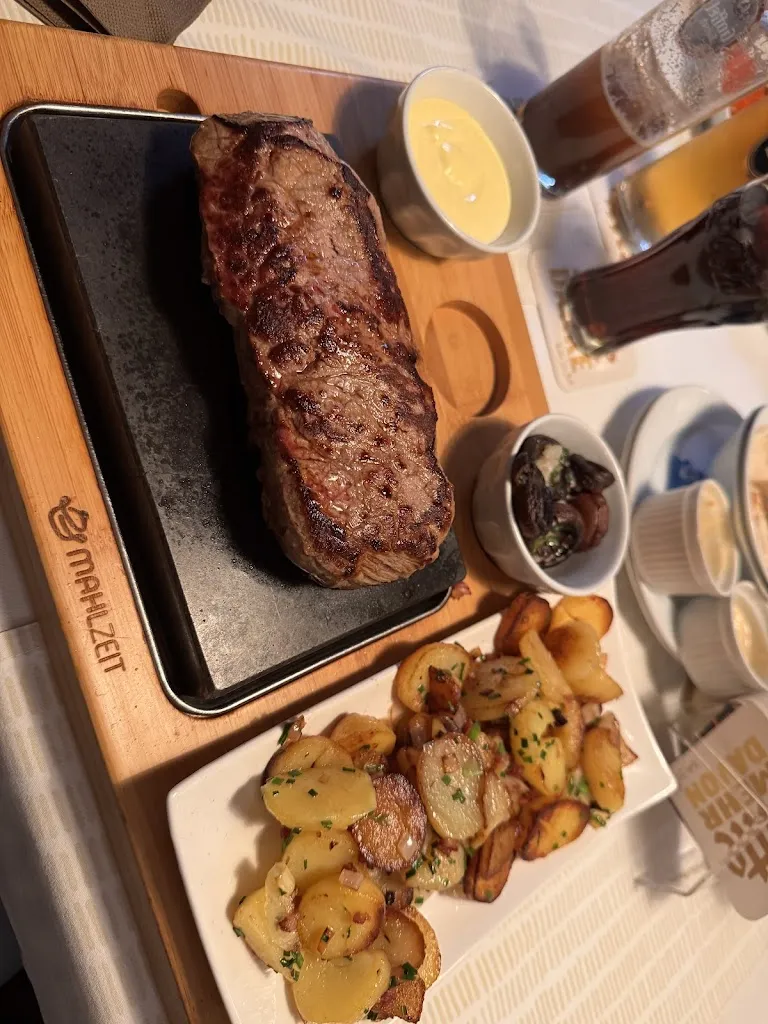 Lara Stein_Haus Ecker_Köln_review