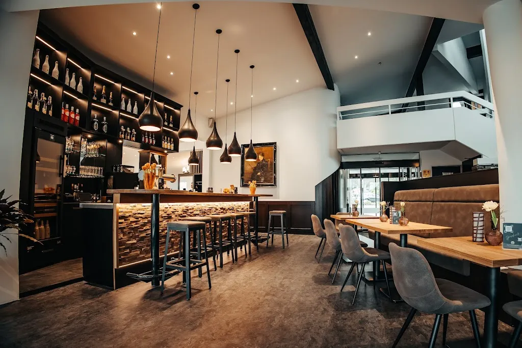 MITTENDRIN CAFE & LOUNGE im Parkhotel Nümbrecht restaurant in Nümbrecht