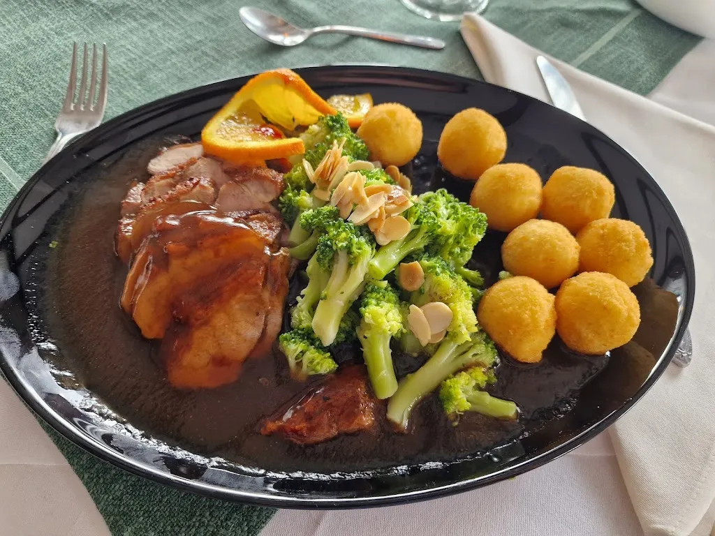 Jens Deschain_Höffer Hof_Odenthal_review