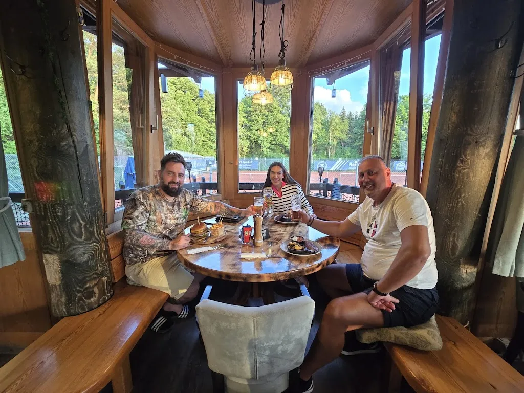 Andrada Lasculescu_Holzhaus_Germering_review