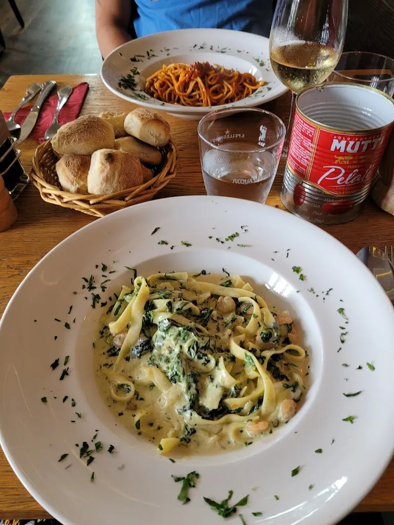 Leo's by Gino_Olfen_slider_image_3