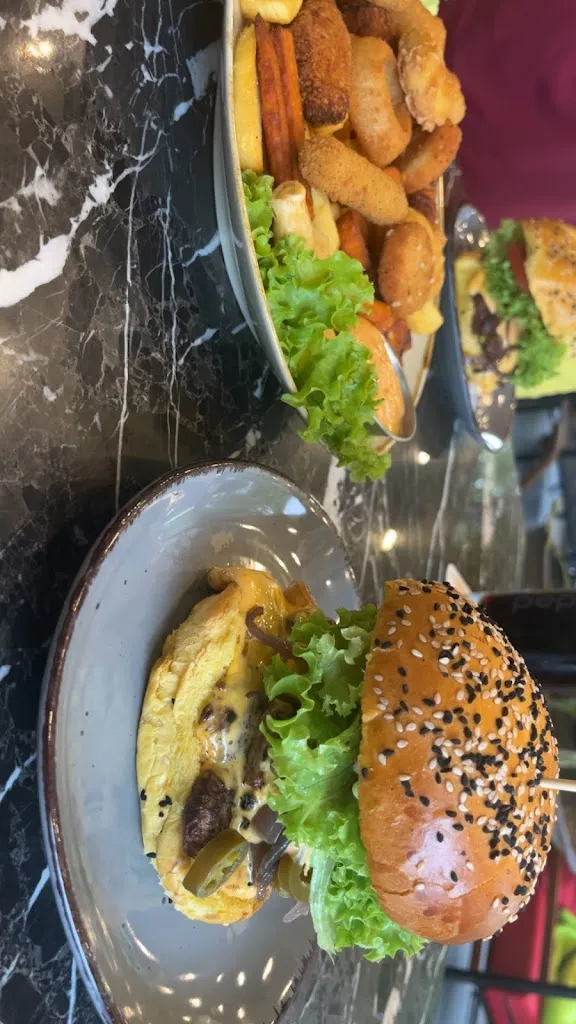 Aiwan 005_Oliver's Burger_Overath_review