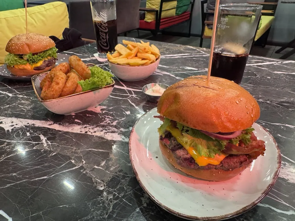 Mark Kreuzer_Oliver's Burger_Overath_review