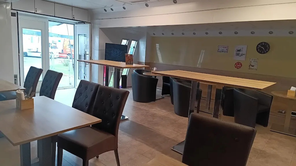 Lubomír Hanuš_Golden Diner_Westfalica_review