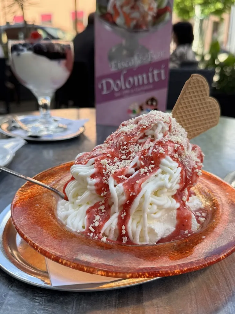 Eiscafé-Bar Dolomiti_Gochsheim_slider_image_3