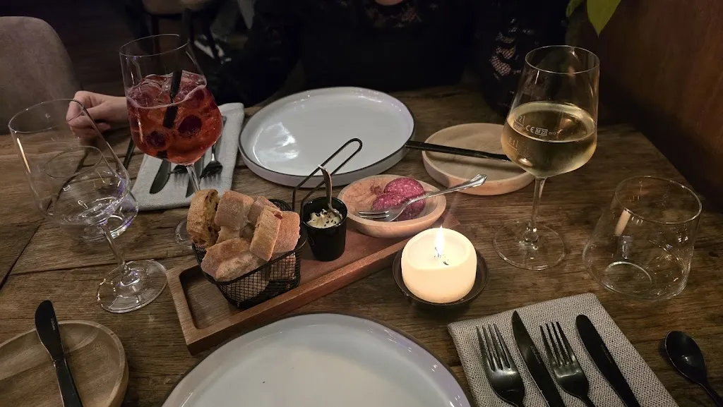 Phillip Dowhan_Mahl & Meute_Raesfeld_review