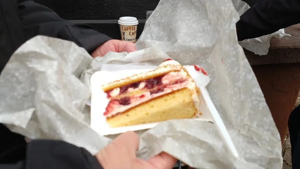 Glenn Rossi_Cafe and Confectionery Sabel_Glashütten_avis