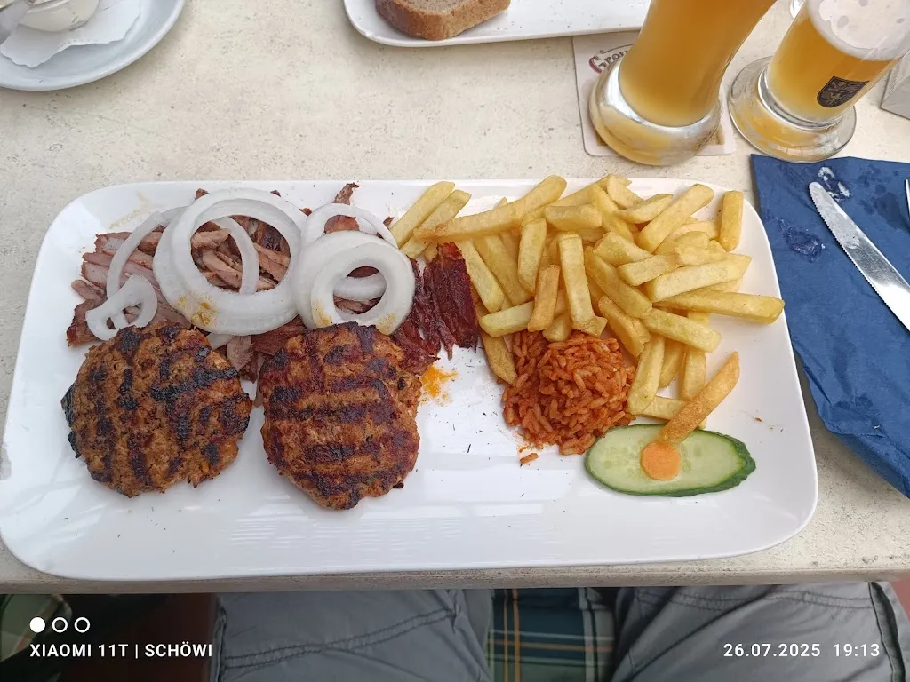 Matthias S._Akropolis_Recke_review