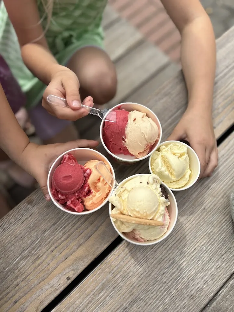 Sarah Rynas_Eiscafé Venezia_Recke_review