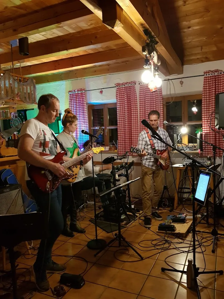 Jacqueline Sampaio_Sportgaststätte Zum Holzwurm_Glonn_review