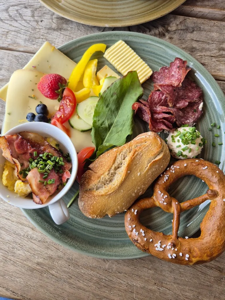 Almcafe West_Glonn_slider_image_3