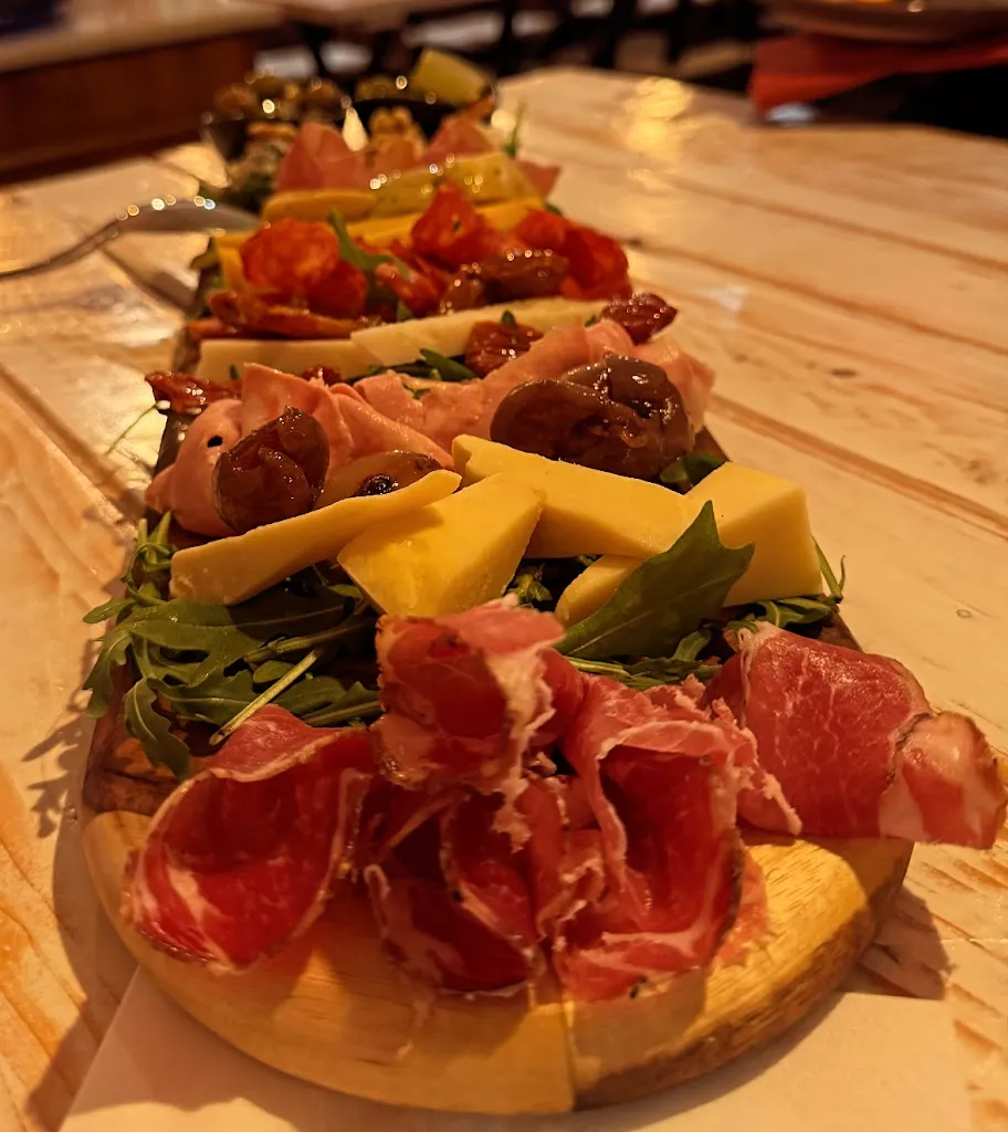 Laura G._by Luca_Rheine_review