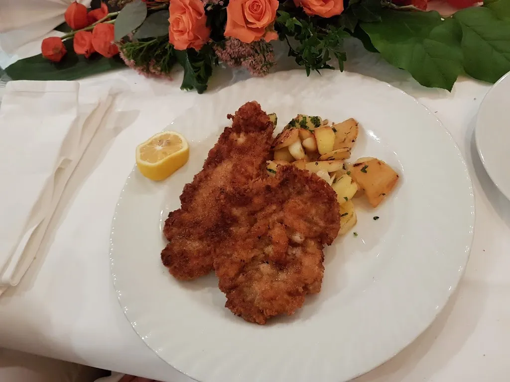 Frau SausE_Restaurant Blumenhof GmbH_Augustin_avis