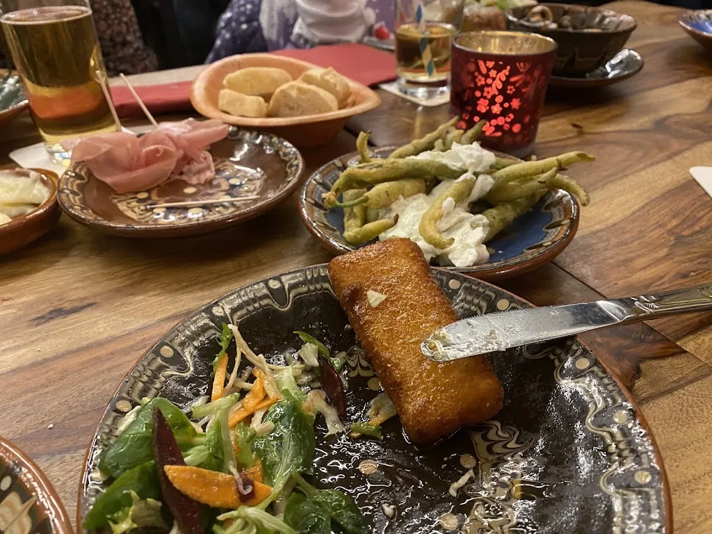 Tinto Y Blanco Tapas & mehr_Augustin_slider_image_3